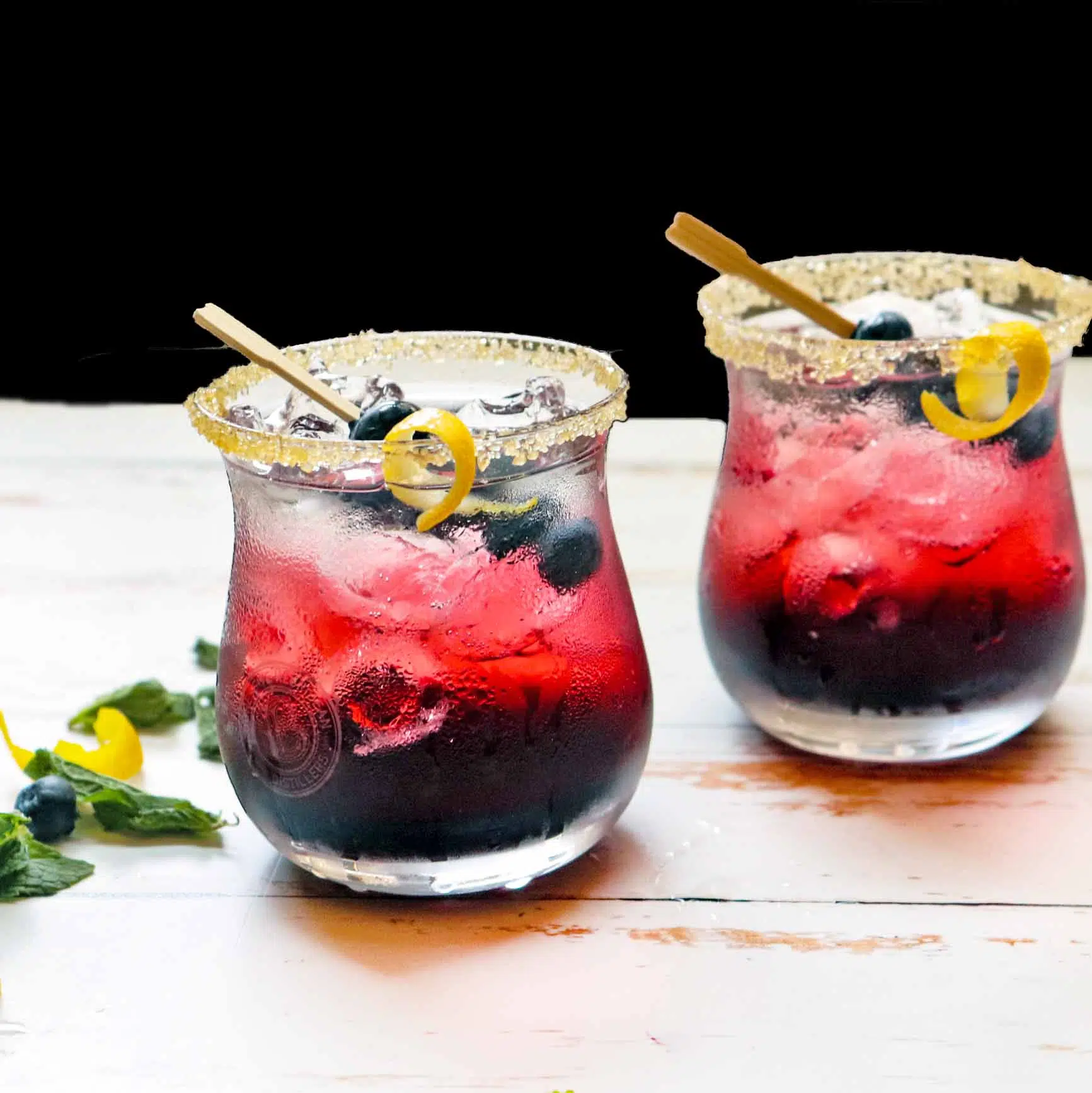 Two glasses of the finished recipe next to each other. 